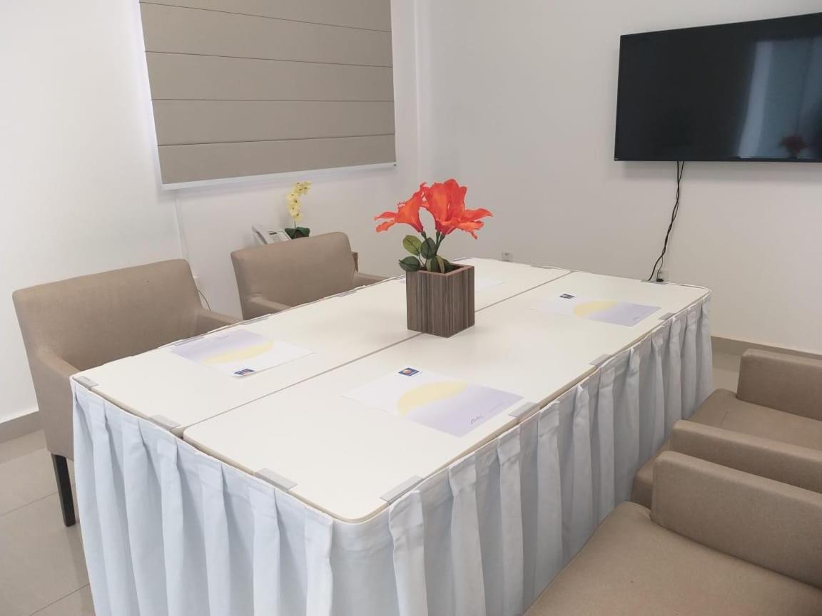 Comfort Hotel Cuiaba Екстер'єр фото